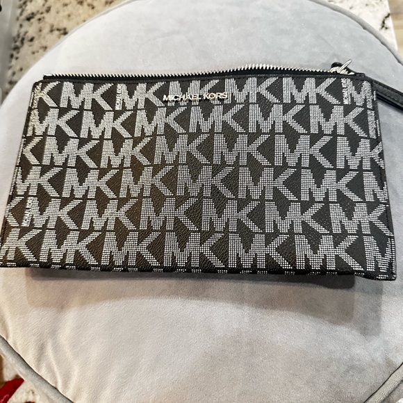NWT OVERSIZED Michael Kors Black and White Logo Pouch - Picture 1 of 8